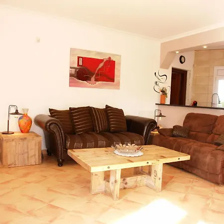 Spacious In With Swimming Pool * Vilacolum