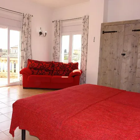 Spacious In With Swimming Pool *