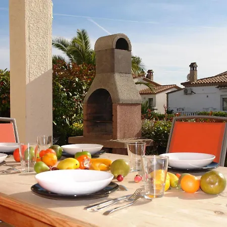 Villa Spacious In With Swimming Pool