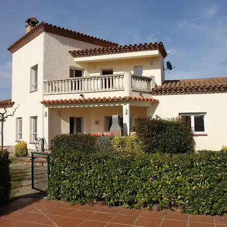 Spacious In With Swimming Pool * Vilacolum