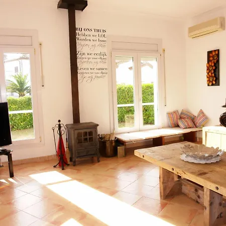 Spacious In With Swimming Pool *